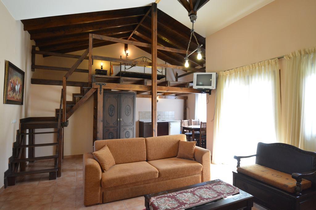 Guesthouse Rodamos Taxiarkhis  Bagian luar foto